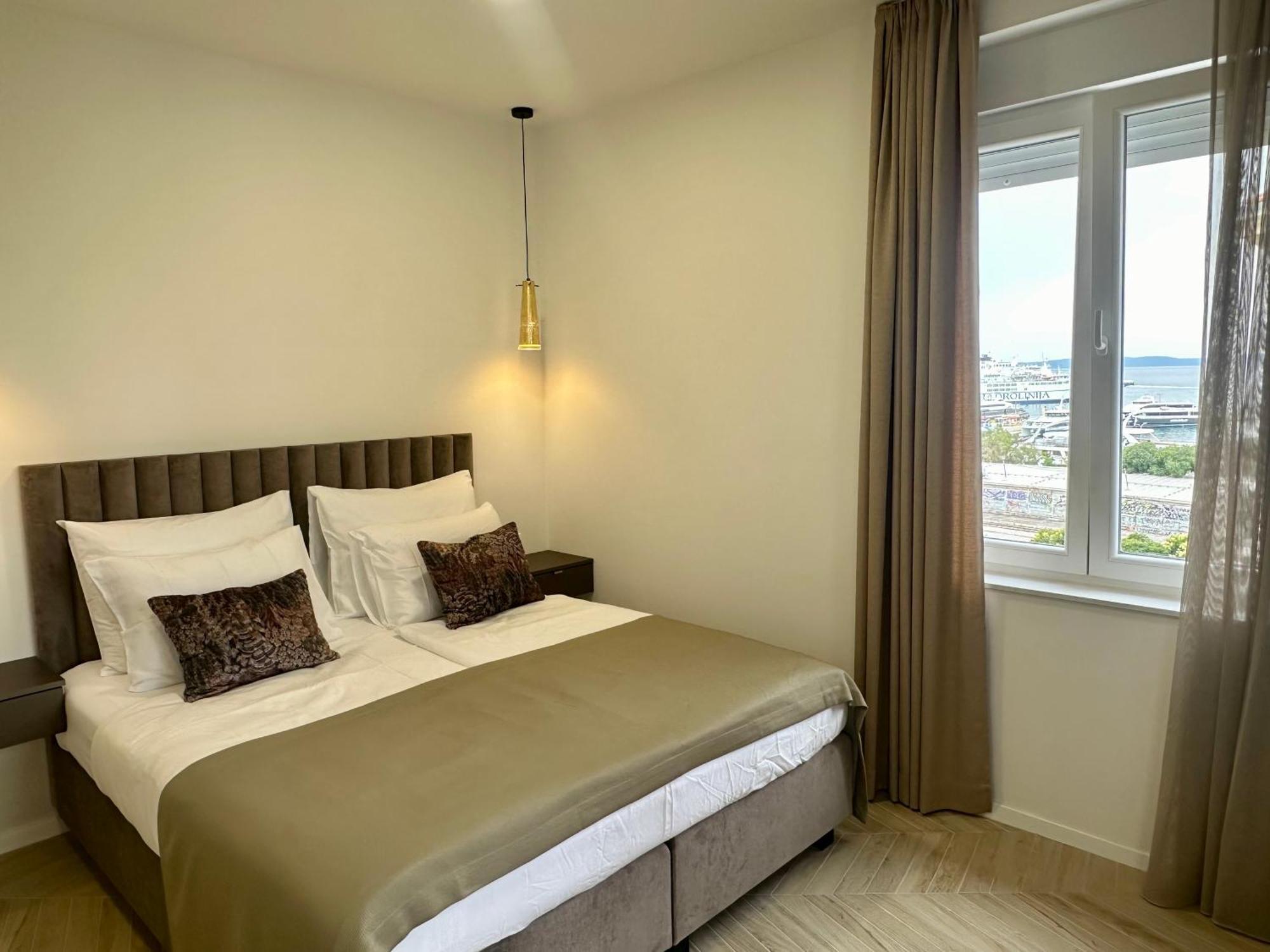 Mariani Luxury Rooms In Center Split Exterior photo