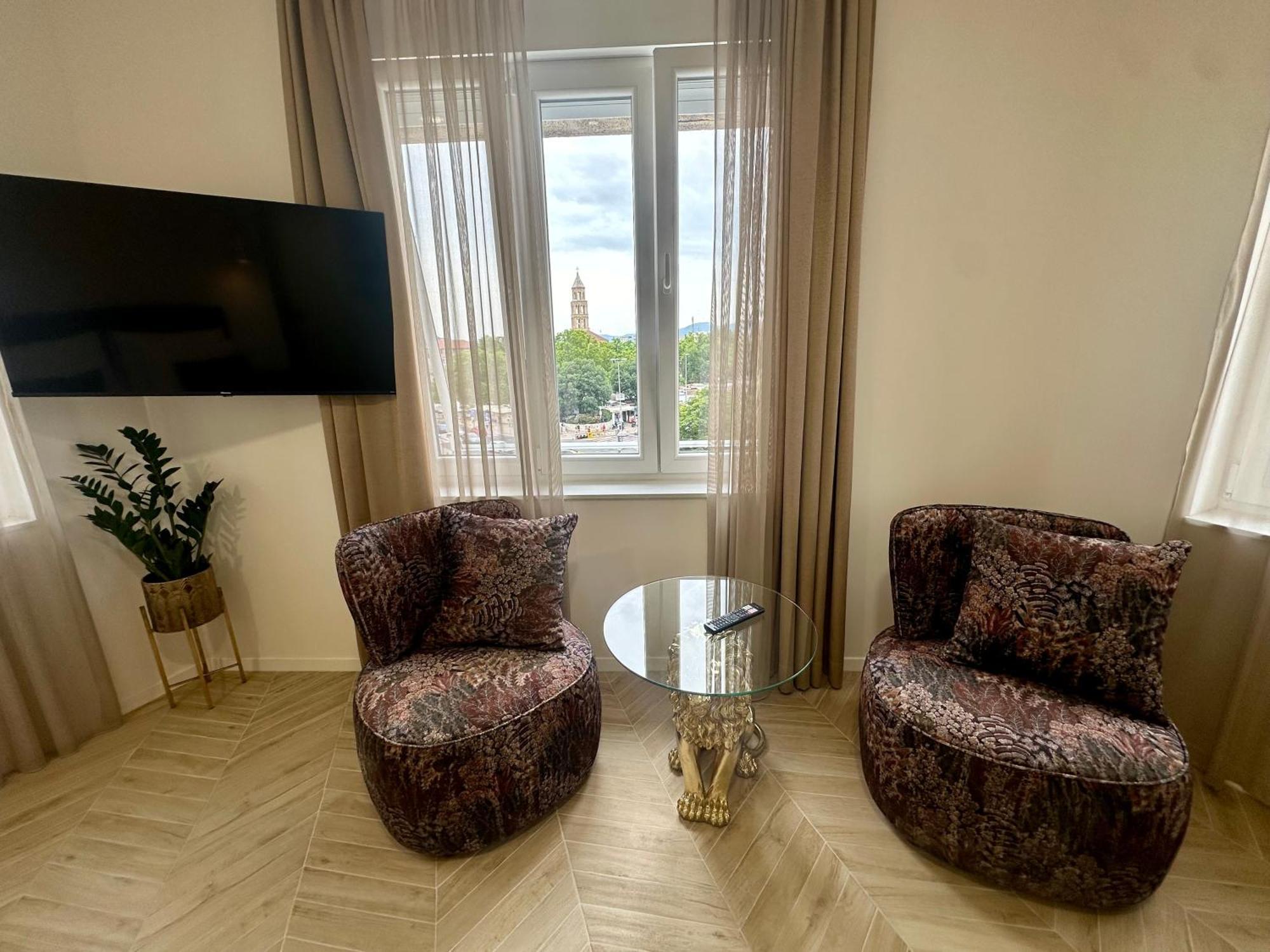 Mariani Luxury Rooms In Center Split Exterior photo