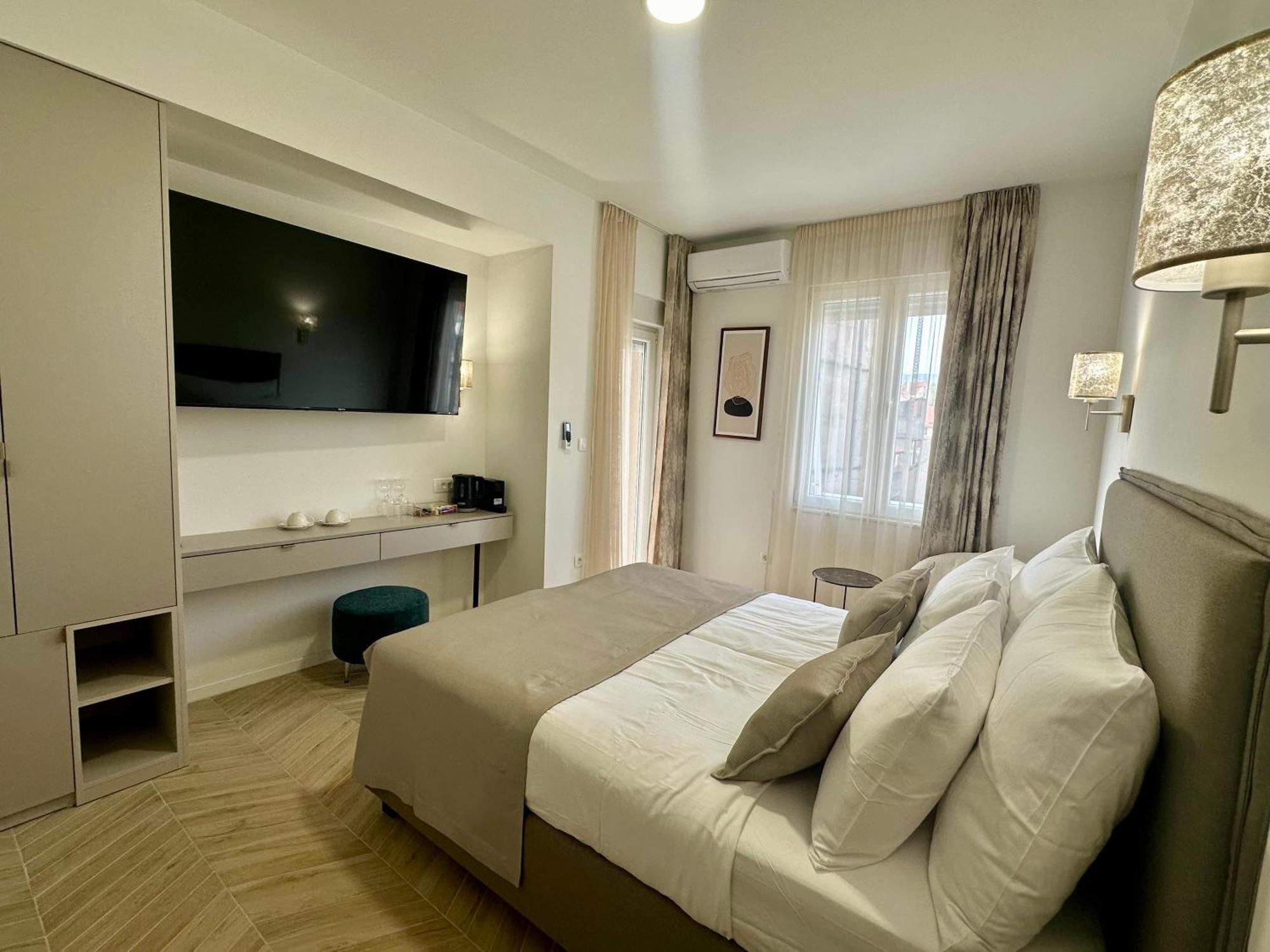 Mariani Luxury Rooms In Center Split Exterior photo