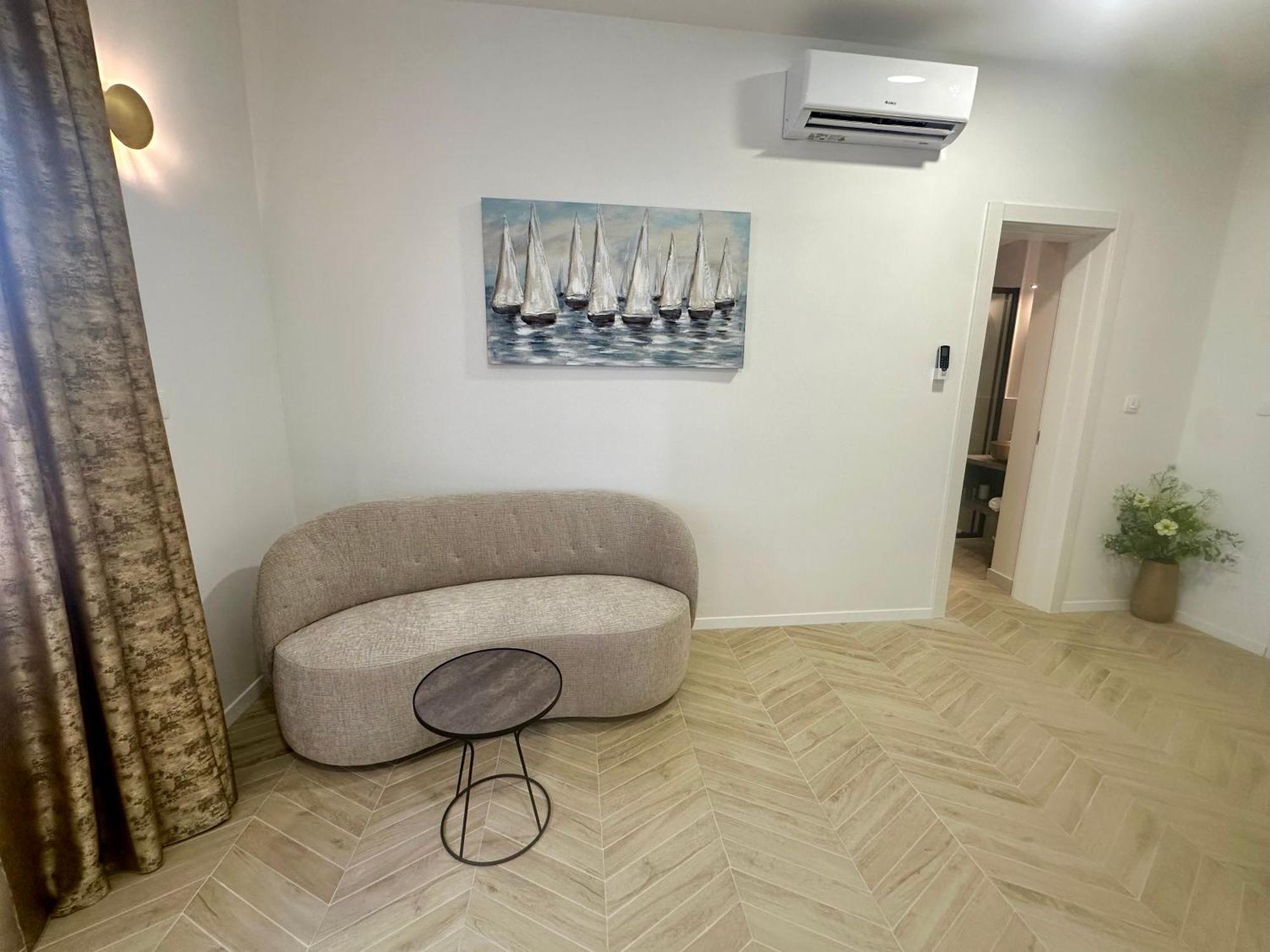 Mariani Luxury Rooms In Center Split Exterior photo