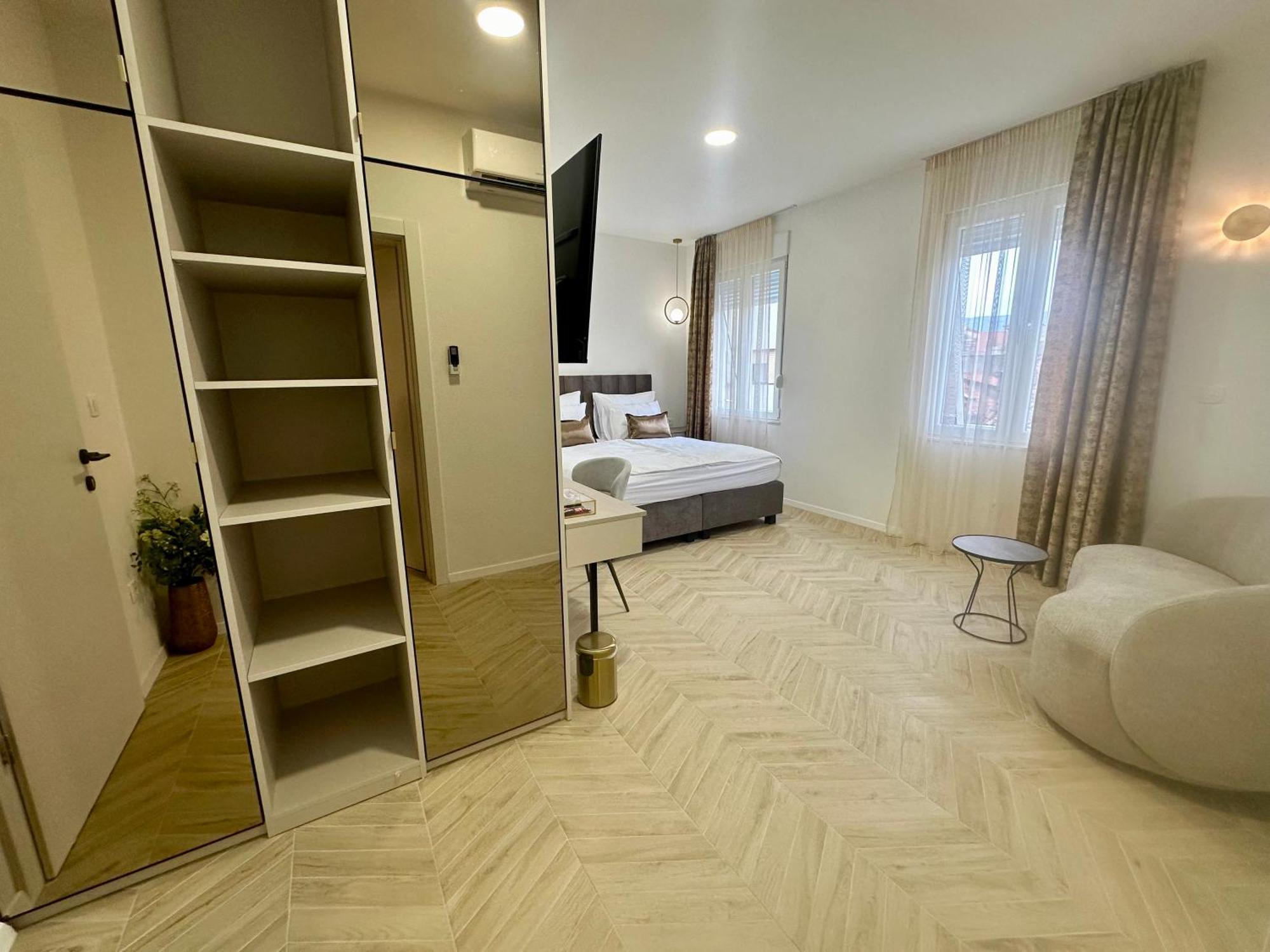 Mariani Luxury Rooms In Center Split Exterior photo