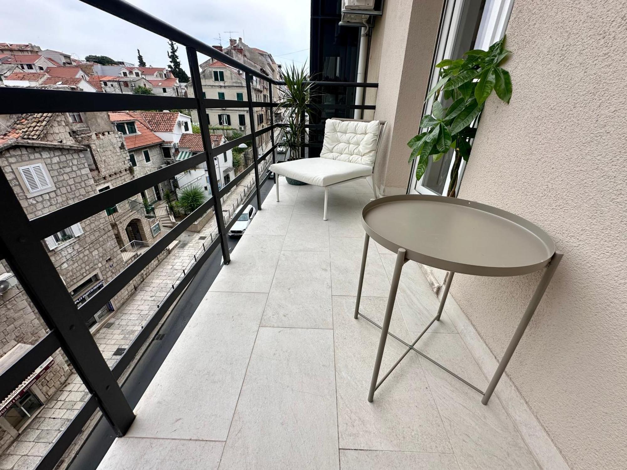 Mariani Luxury Rooms In Center Split Exterior photo