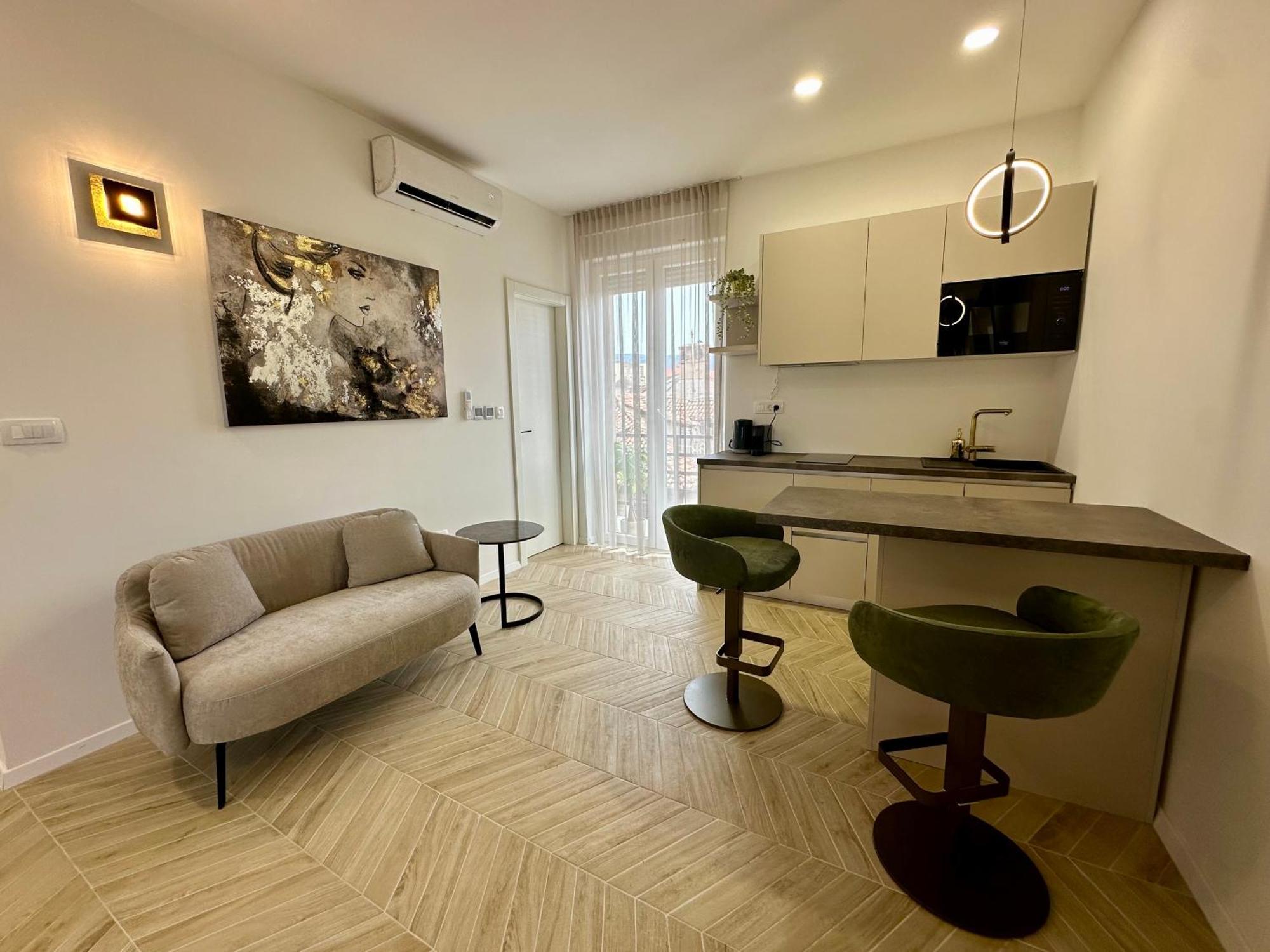 Mariani Luxury Rooms In Center Split Exterior photo