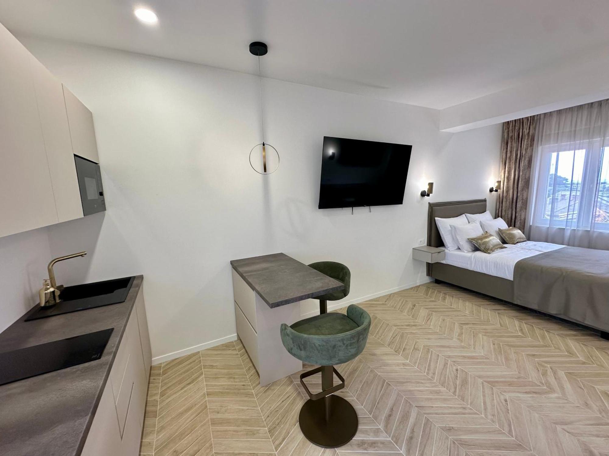 Mariani Luxury Rooms In Center Split Exterior photo