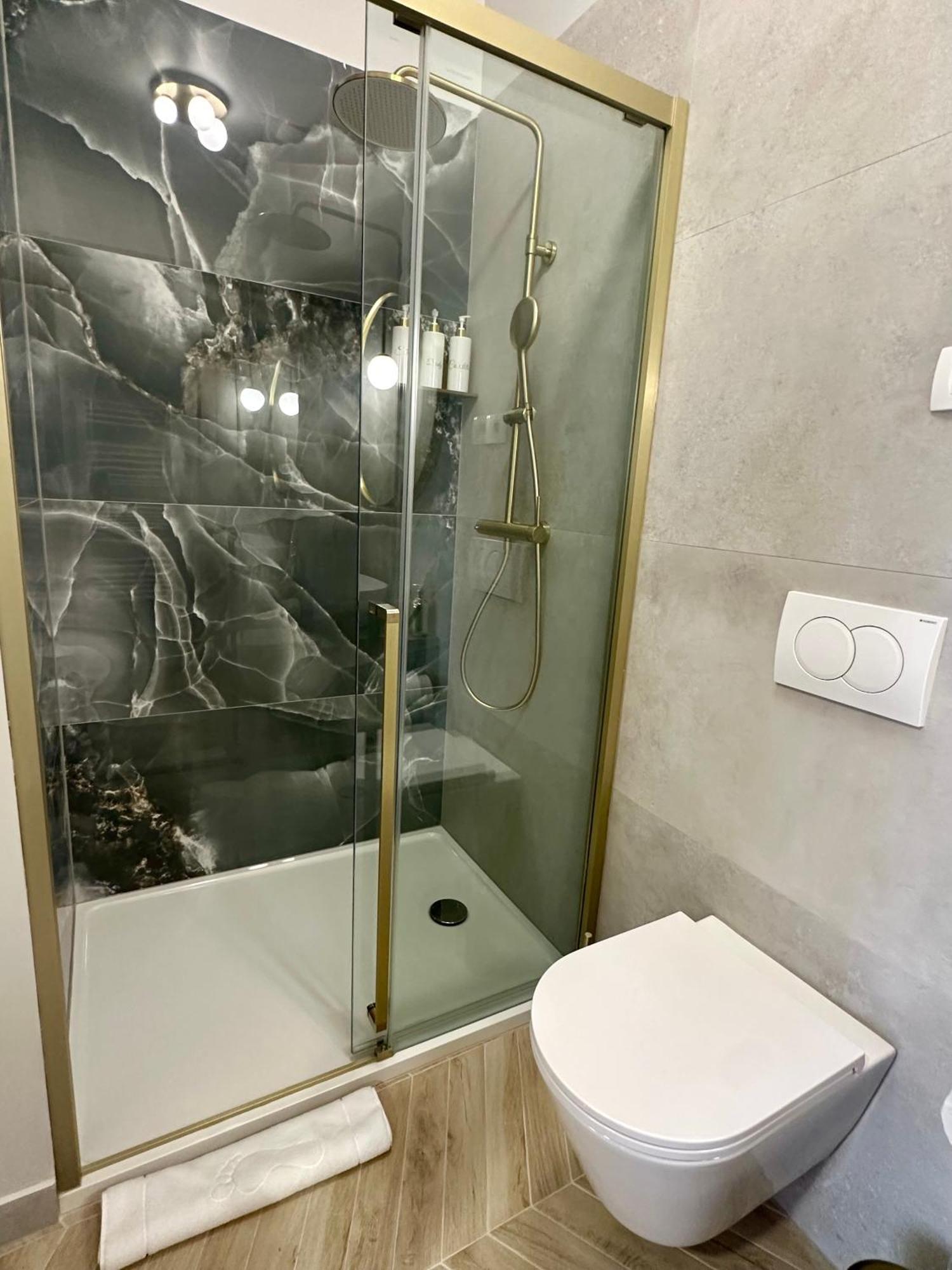 Mariani Luxury Rooms In Center Split Exterior photo