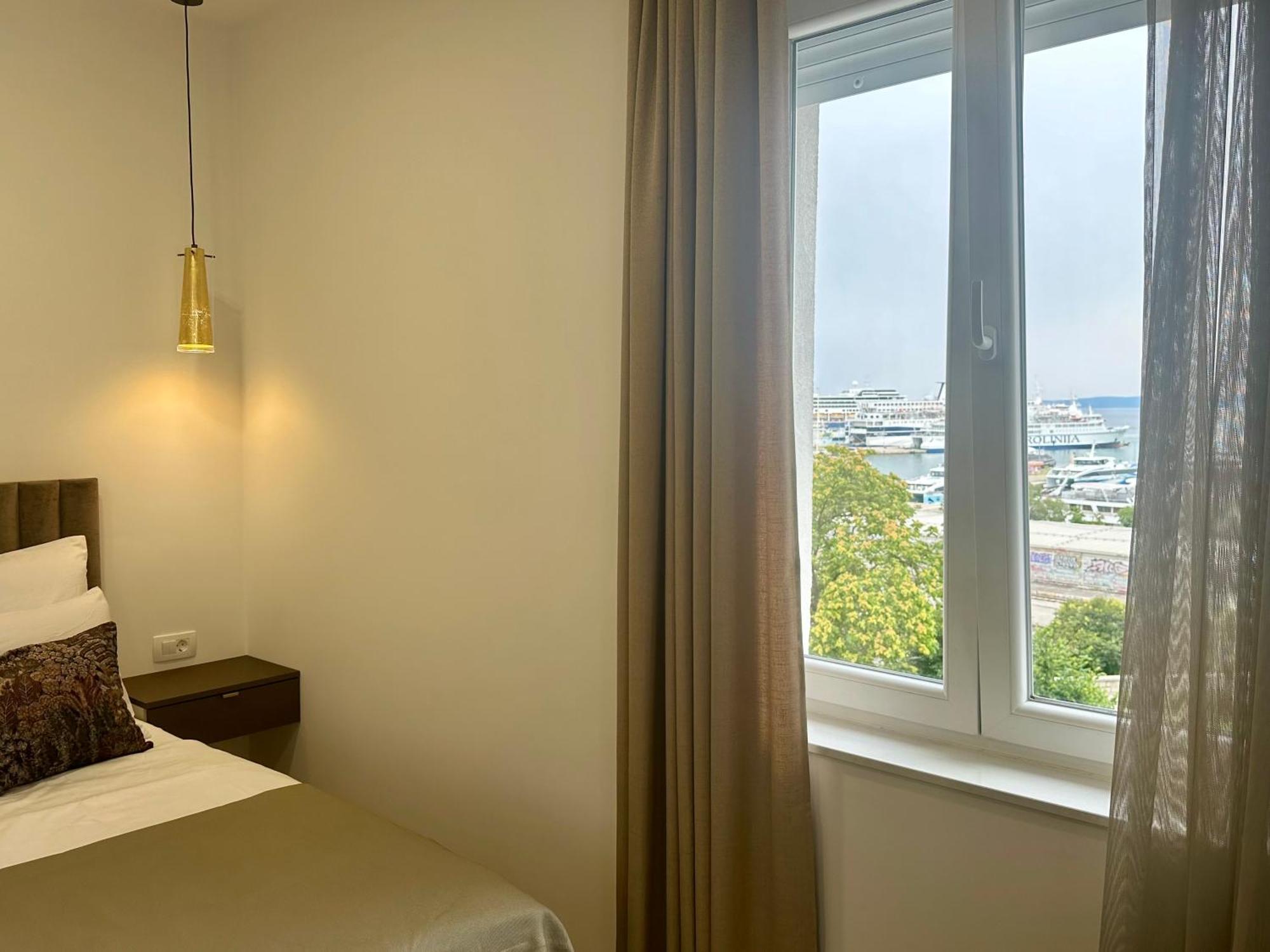 Mariani Luxury Rooms In Center Split Exterior photo