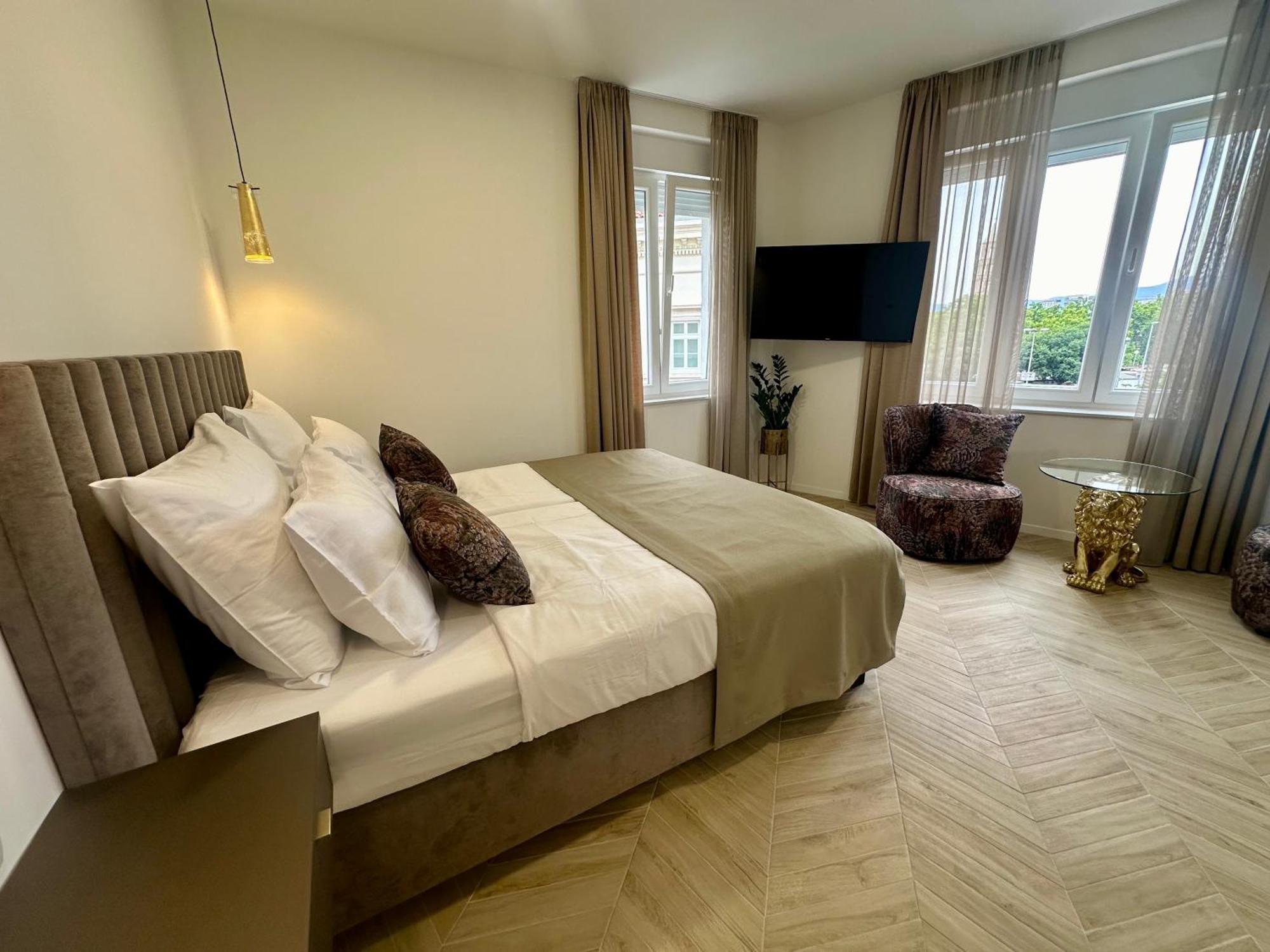 Mariani Luxury Rooms In Center Split Exterior photo